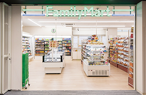 コンビニエンスストア「FamilyMart｜Clover mini」